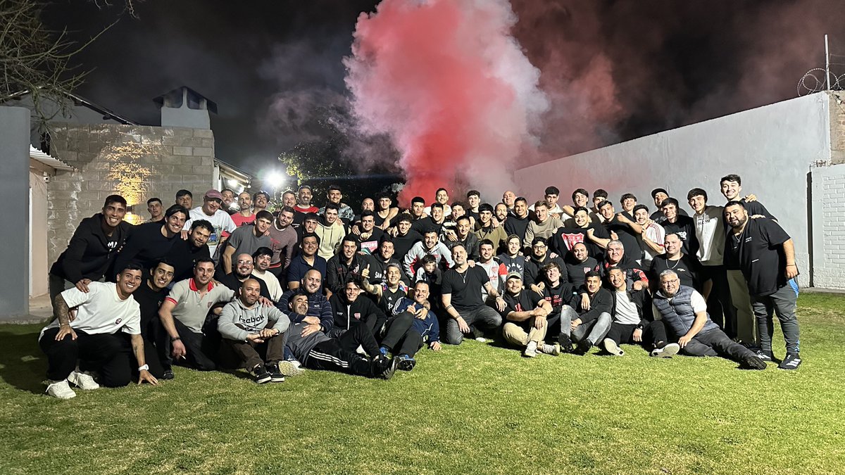 acsmmza's tweet photo. TODOS JUNTOS ❤️🤍❤️ https://t.co/tGP6oYTCWJ