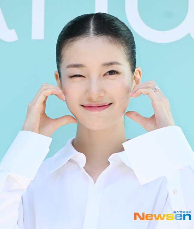 shuzkay's tweet photo. 260918 ANUA 아누아 

ANUA Global ambassador SUZY attends the opening ceremony of ANUA PDRN pop-up store at Olive Young in Seongsu-dong, Seoul 

#SUZY #수지
#ANUA #아누아 https://t.co/xT5OLc9XMO