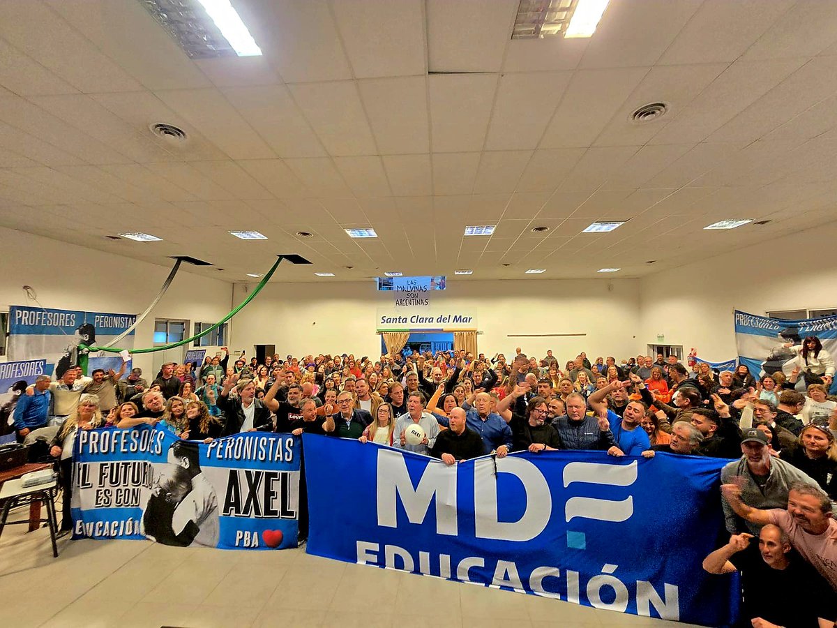 Profperonistas's tweet photo. En📍 Santa Clara del Mar, nos encontramos Profes Peronistas de toda la PBA💙 en un nuevo encuentro de @MDFEducacion.
Porque la Educación Pública no se defiende desde los discursos: se defiende organizando, militando y construyendo propuestas.
@Kicillofok @AlbertoSileoni @Leot14 https://t.co/EFEbTGqpJt