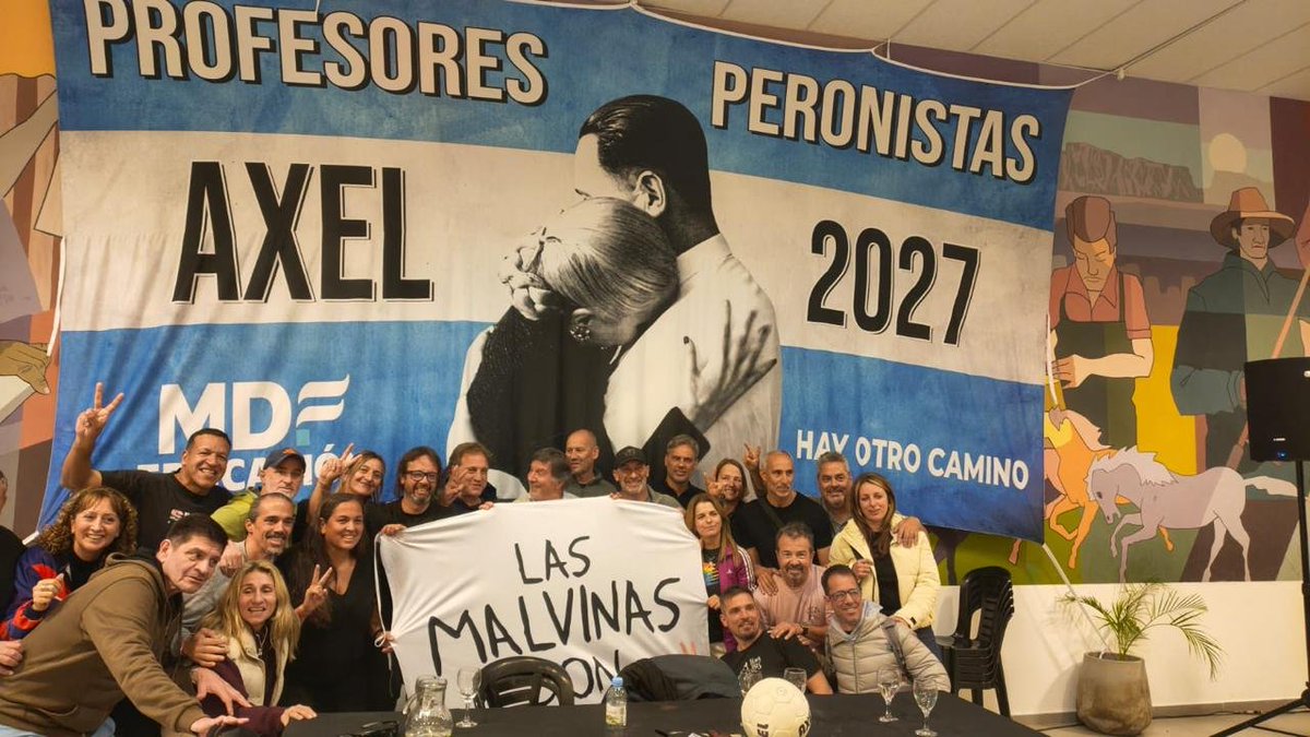 Profperonistas's tweet photo. En📍 Santa Clara del Mar, nos encontramos Profes Peronistas de toda la PBA💙 en un nuevo encuentro de @MDFEducacion.
Porque la Educación Pública no se defiende desde los discursos: se defiende organizando, militando y construyendo propuestas.
@Kicillofok @AlbertoSileoni @Leot14 https://t.co/EFEbTGqpJt