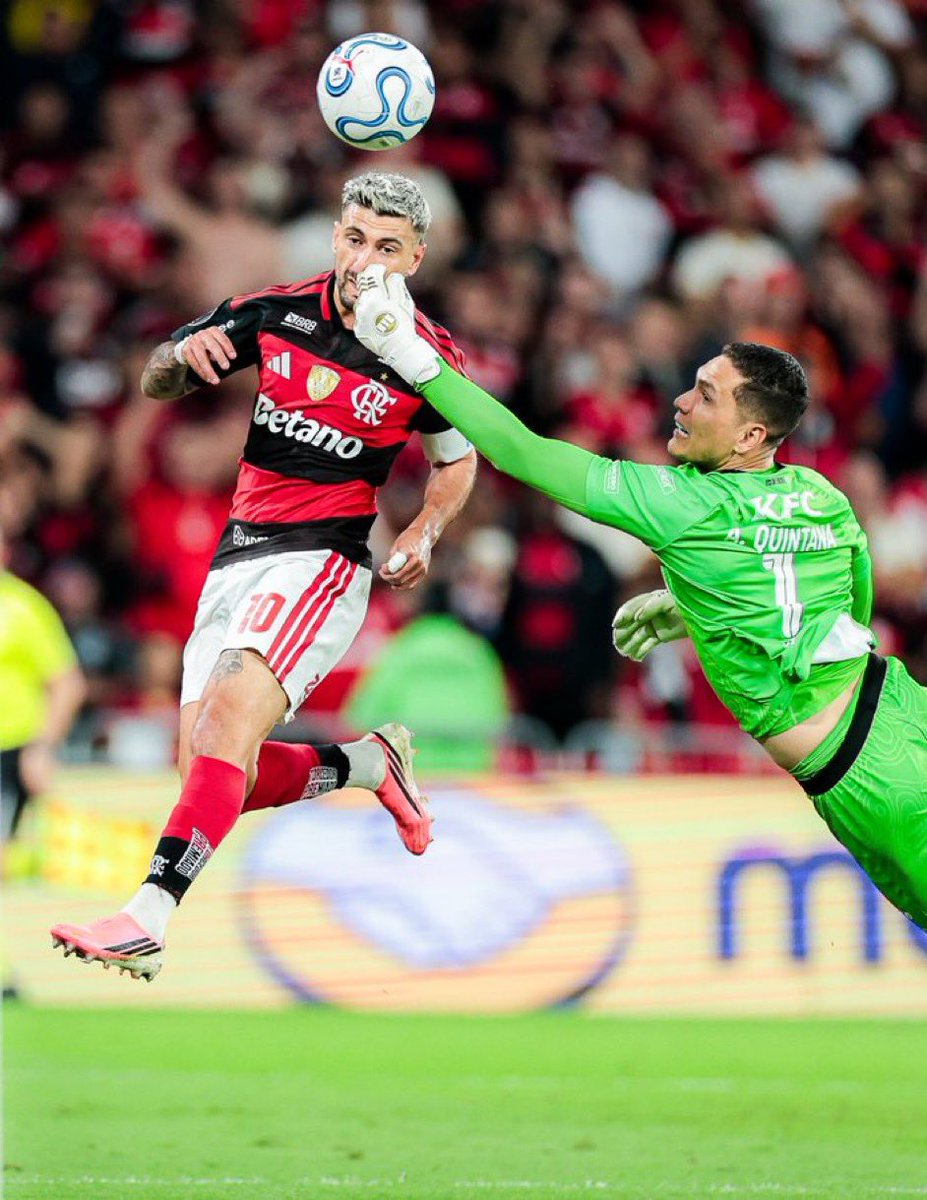 lg_castello97's tweet photo. 2019, sempre. Meus super-heróis continuam os mesmos. Na hora do desafogo, em uma partida muito ruim, talvez a pior pós-Bragantino com Jardim, eles aparecem. Mais 3 para o sonho. Libertadores se ganha. https://t.co/XNHWygpt0k