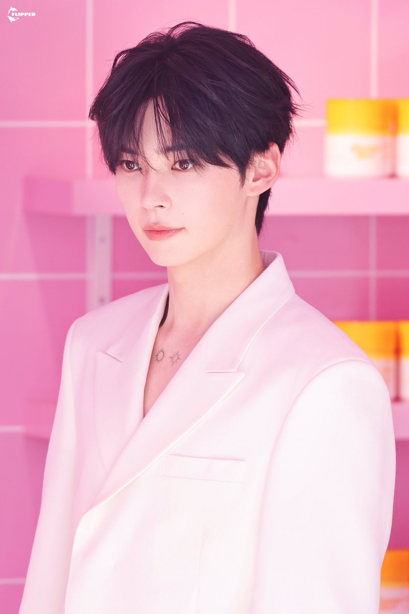 flipped_bbhh's tweet photo. 260918 원더바스 HQ

수고했엉🩷

#성한빈 #SUNGHANBIN #成韩彬 #ソンハンビン
#ZB1 #ZEROBASEONE  #제로베이스원 https://t.co/18vCquv90I