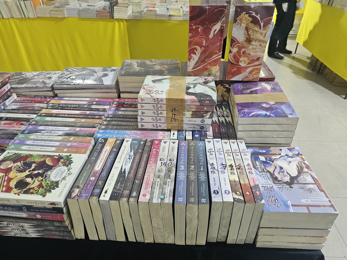 PoiiYama's tweet photo. รับหิ้ว Sense ม.เกษตรนะคะ 2 วันสุดท้าย
ค่าหิ้วเล่มละ 15฿
Box 20฿

ค่าส่ง 50฿ เล่มต่อไป +10฿

#sensebook #senseT #ตลาดนัดนิยายวายมือสอง #ตลาดนัดนิยายวาย #อาชญากรรมรักเหนือคลื่นกลืนสมุทร #ชาลาในอนธการ #fengmang https://t.co/A6yCpE3Pyx