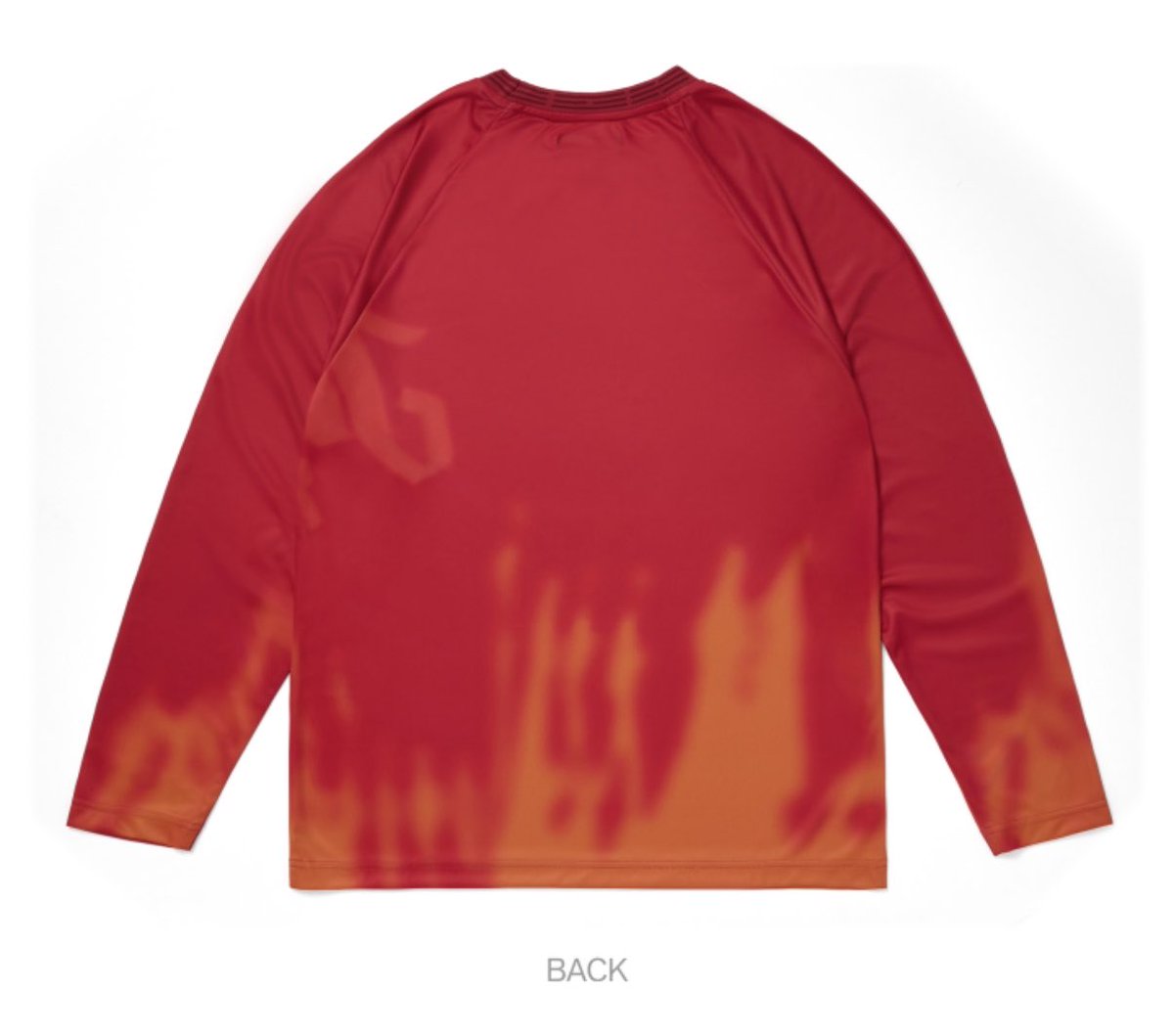 alwaysyoujmjk's tweet photo. "omg the reason they didnt show the back of the shirt bc of the new tour dates!!!!1!1!1!11"

bighit: https://t.co/wnmM9kc9iw