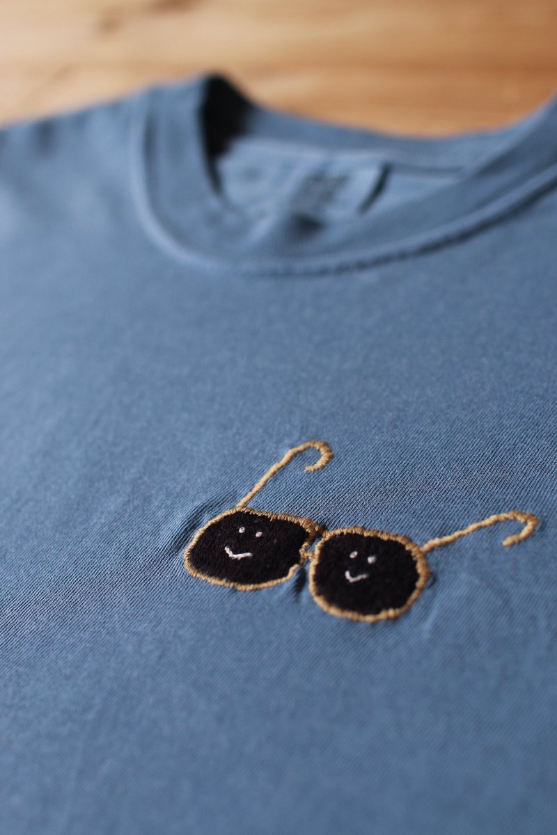 hagireiro's tweet photo. サングラスくん刺繍Tシャツ
embroidery by KEN

このTシャツも9/26土曜、りんくうトワイライトに持っていきます！
昼から夜まで、りんくうビーチで待ってまーす🏝️ https://t.co/HFPSp09aHq