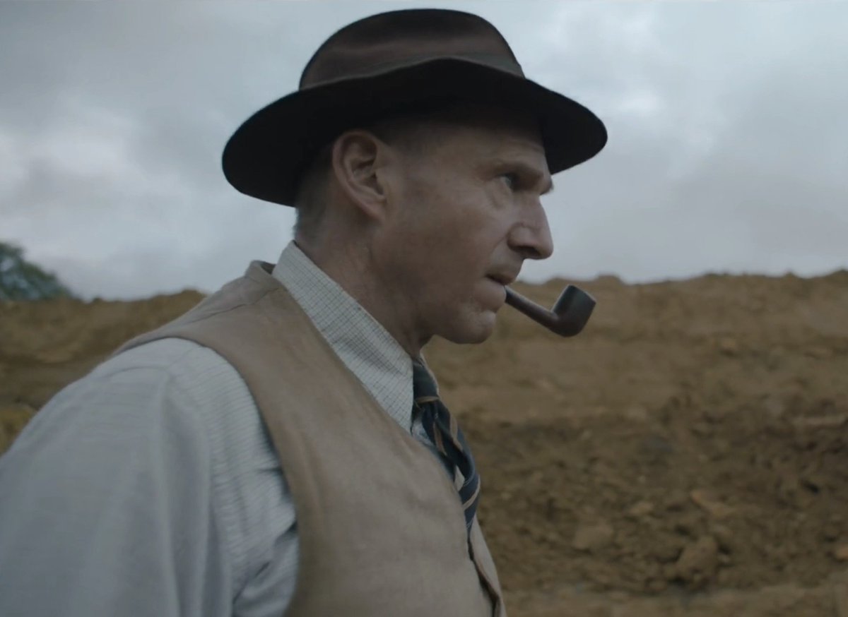 ducklord25's tweet photo. Pipe Fiennes #thedig https://t.co/vYPmarWt6p