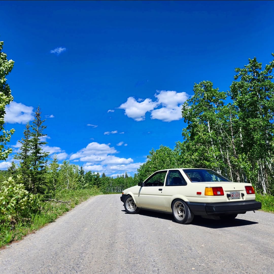 ArdellaHugkoy's tweet photo. Took the AE86 on her maiden mountain trip this weekend—my first long drive, from Calgary to Canmore via Highway 1A. Chased some bikes, carved corners, and gained a lot more confidence in how she drives. https://t.co/ZaVU2tL0Hu