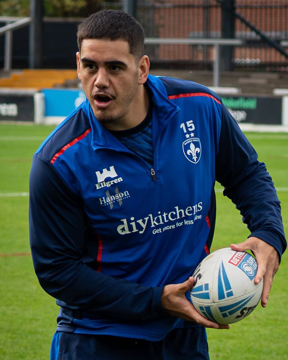OfficialEllgren's tweet photo. Play-off night under the lights! 🔥

All the best to our partners @WTrinityRL as they take on Leigh Leopards tonight, with a place in the next round of the Super League play-offs on the line 💪

#Ellgren | #WhereTheGameBegins https://t.co/hOH7B5utSM