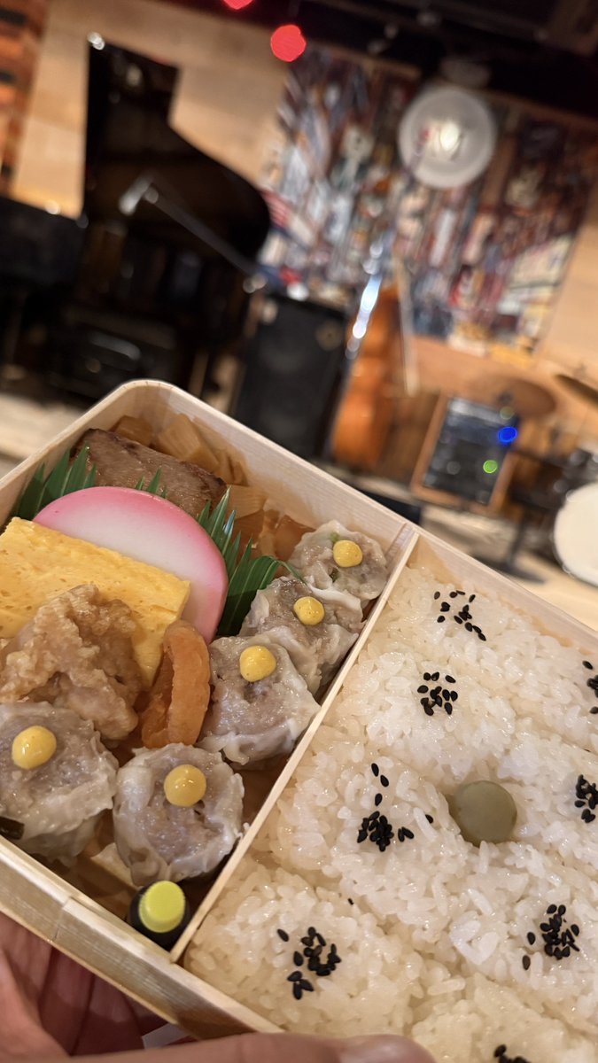 yohe_bigman's tweet photo. 🍱27.28
三重で食すシウマイ弁当と
京都へ向かうシウマイ弁当です
#崎陽軒 #シウマイ弁当 #カラシング #旅するシウマイ弁当 https://t.co/Jbl52rQ0Zy
