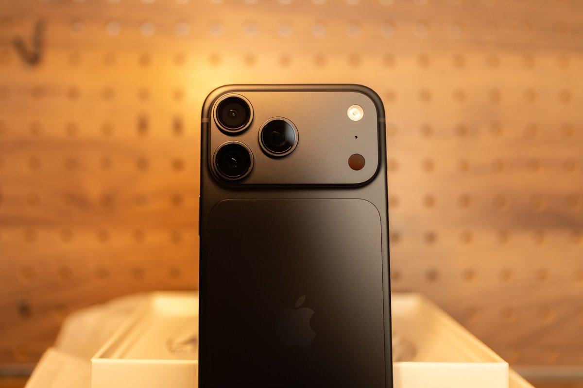 _IKE4_'s tweet photo. iPhone 18 Pro Max 着弾！！ https://t.co/cwPq6ASziK