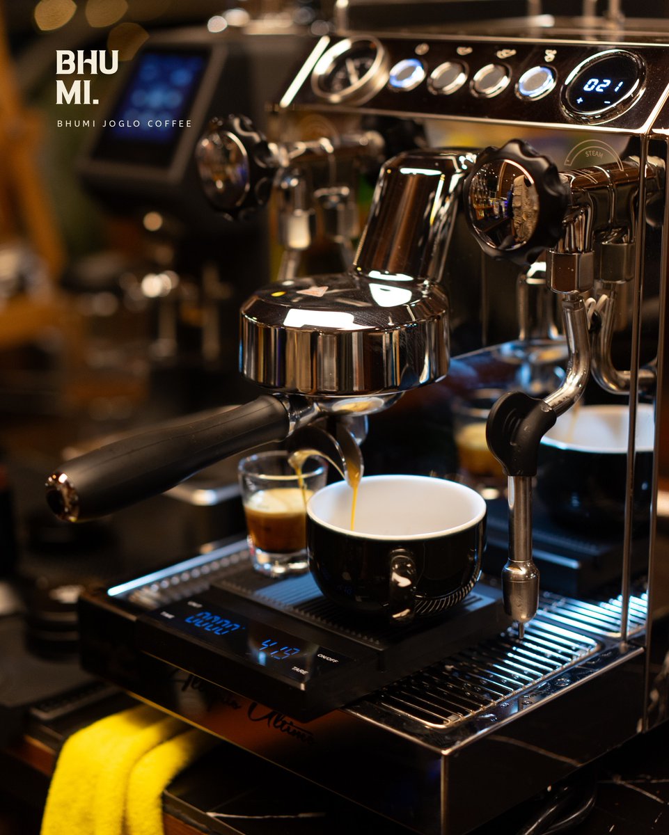 NickiStagles's tweet photo. Comfortable because of the place 
Coming back because of the barista 

Reservations: 0895 0806 4602 https://t.co/cIDHpfiUvl
