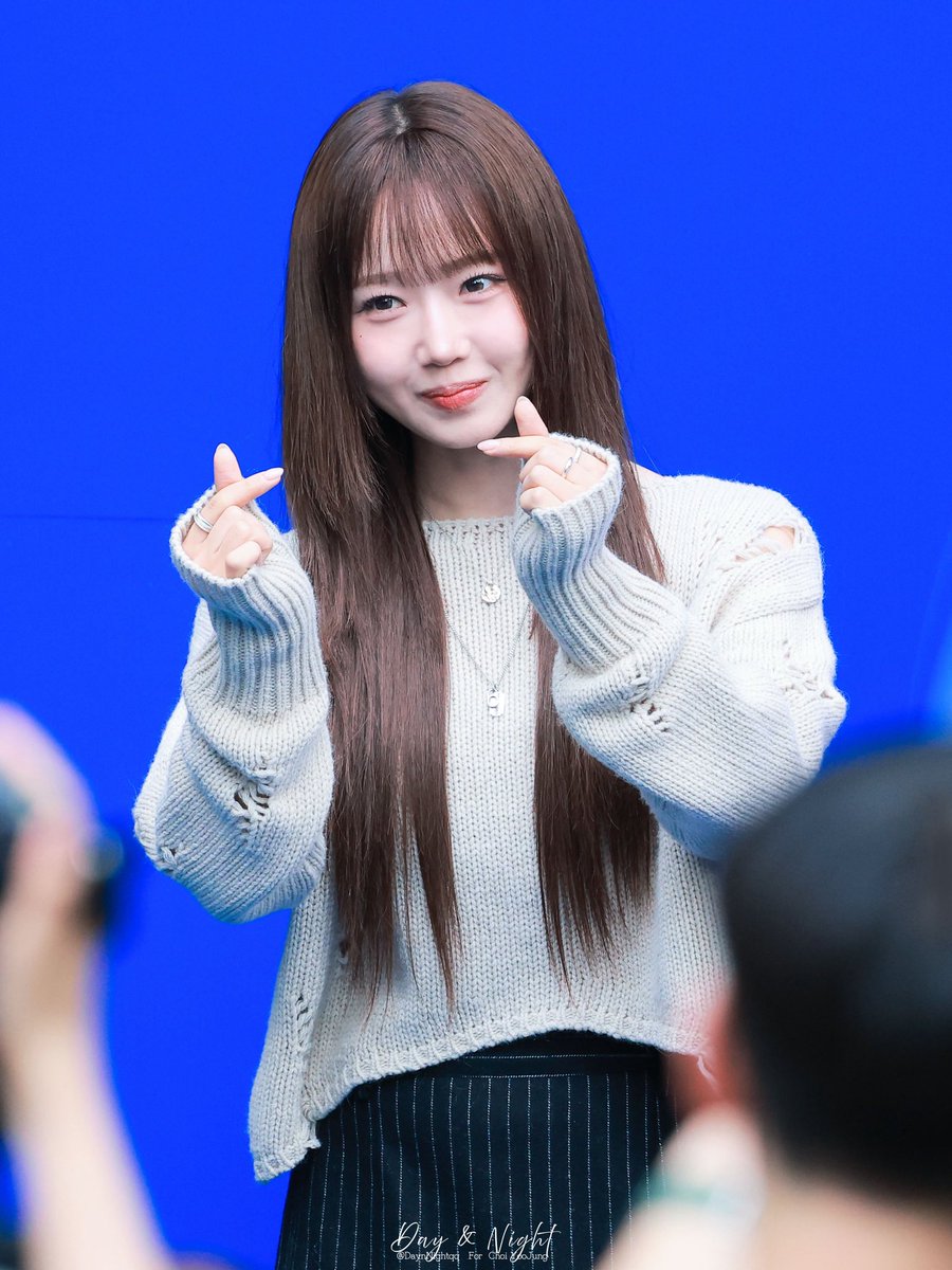 DaynNightqq's tweet photo. 260902 서울패션위크 블루카펫 

#최유정 #콩알콩알 #CHOIYOOJUNG https://t.co/wHm3Qv4Rsj