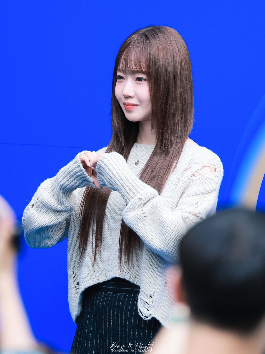 DaynNightqq's tweet photo. 260902 서울패션위크 블루카펫 

#최유정 #콩알콩알 #CHOIYOOJUNG https://t.co/wHm3Qv4Rsj