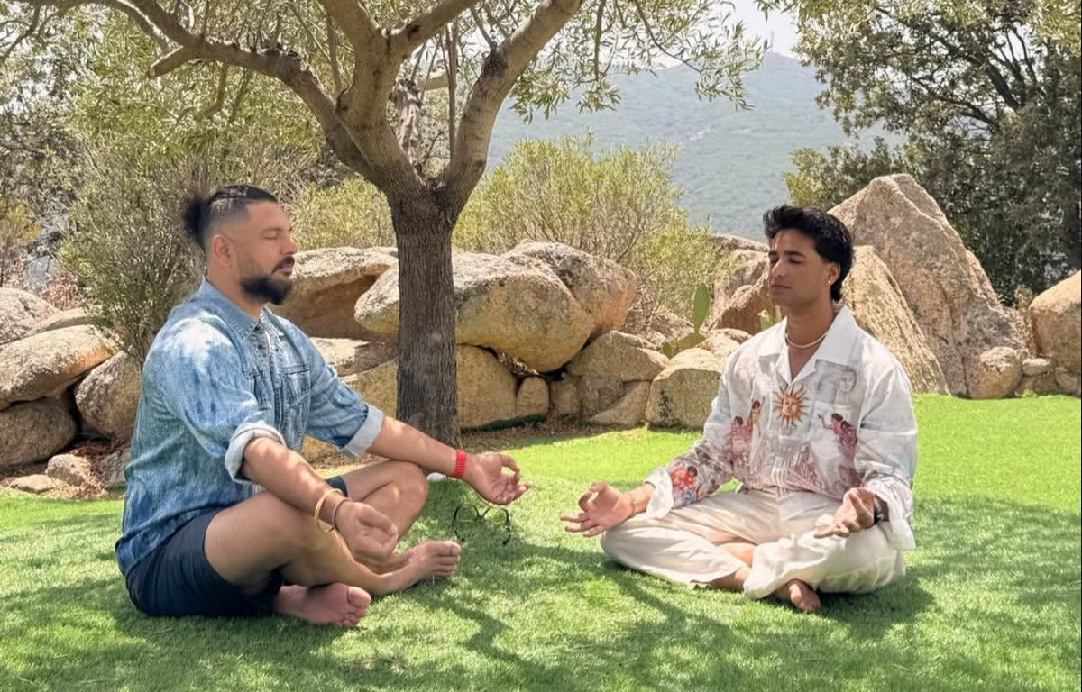 him_brainteaser's tweet photo. “The student follows the master’s path.”
@YUVSTRONG12 @IamAbhiSharma4 @BCCI https://t.co/Ja0tj1SjOz