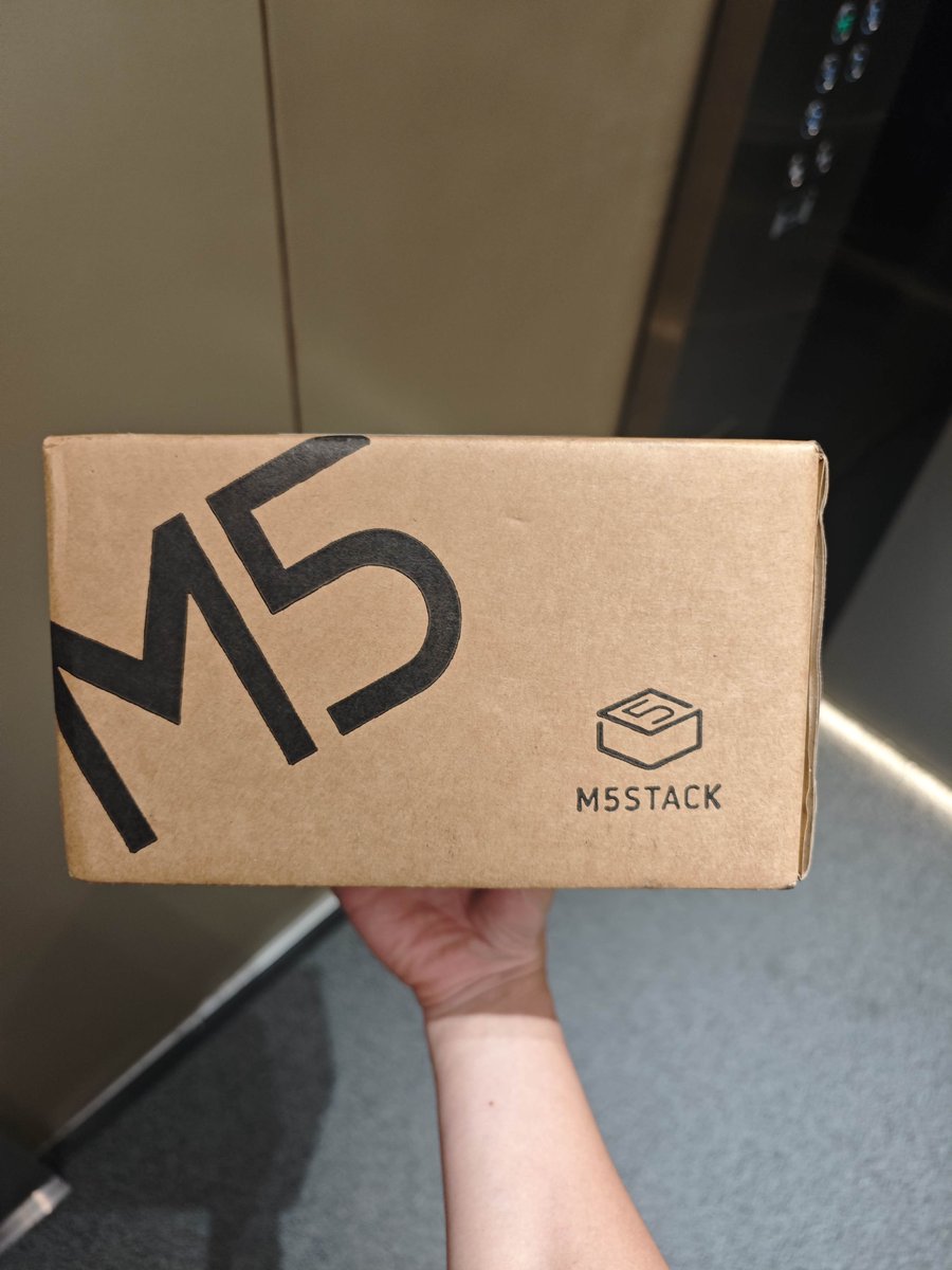Tinker_Zhang's tweet photo. 感谢M5stack送的Contest活动奖品。
活动贴纸先贴到笔记本上了，后面会继续参加争取贴满我整个笔记本🥳
（我应该是全网第一个拿到吧？）
@M5Stack https://t.co/tCjfllCq3K