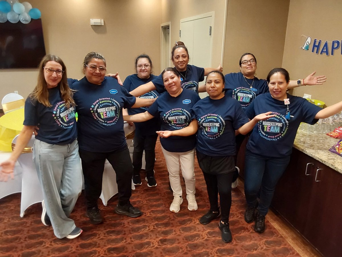 HamptonInnBLT's tweet photo. Celebrating Day 4 of Housekeeping Week with an Ice Cream Sundae Bar! 🍦✨ Pampering our September Dept of the Month for all their hard work! 💙

#hamptoninnbeloit #housekeepingweek #teamhampton #beloitwi #departmentofthemonth https://t.co/rtbpr286Ju