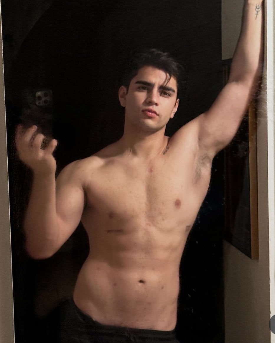 chudaixhot's tweet photo. VIDEOS Y FOTOS NUEVOS DE 
AARÓN MERCURY, FAMOSO TIKTOKER Y PARTICIPANTE DE LA CASA DE LOS FAMOSOS, VE SU CONTENIDO MORBOSO Y CALIENTE.🔥

AHORA ESTOY AGREGANDO A TODOS, ENVIÉNME MENSAJE PARA SABER CÓMO ENTRAR🔥 https://t.co/po6ywA7hYK