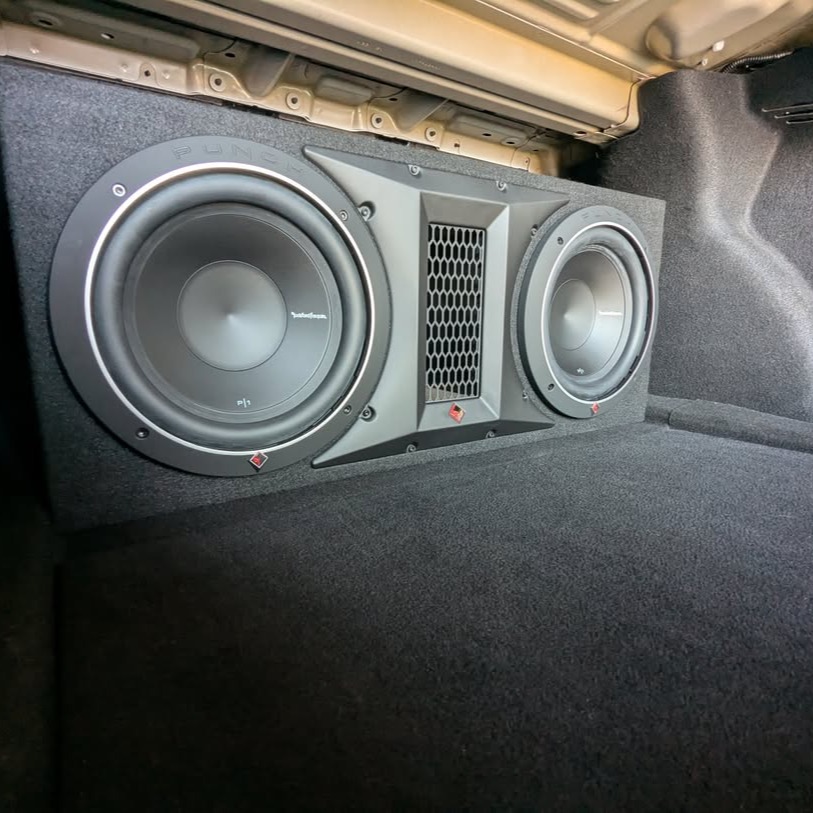 EmeraldManchini's tweet photo. 2021 Tesla – Bass Upgrade Done Right

We installed a dual Rockford Fosgate Punch P1 ported enclosure for powerful, deep bass while preserving the Tesla’s sleek factory look. Perfect fitment, clean power, and incredible sound. https://t.co/mtJWalK2Cq