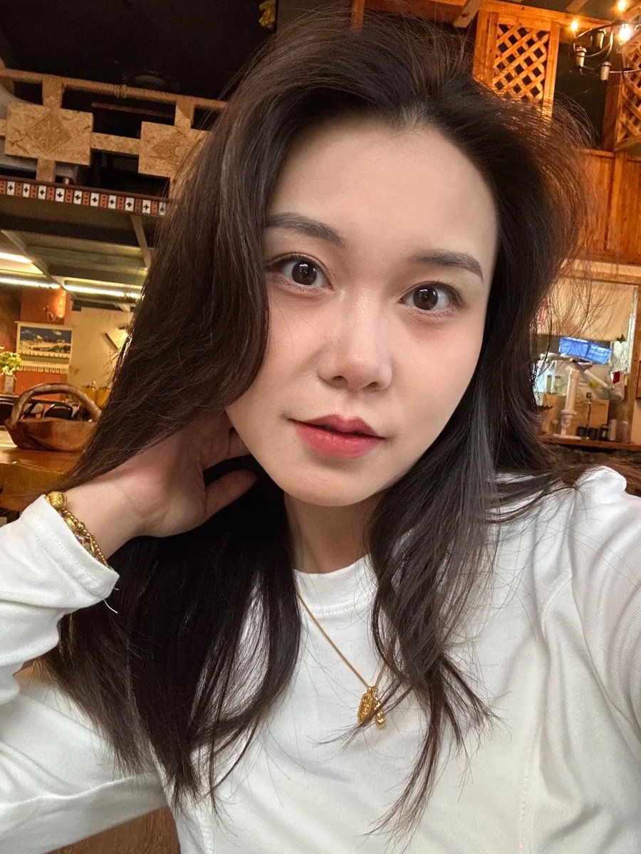 lastnervebitch's tweet photo. 为什么私我的都是外国人，X上现在国内用户很少了吗。我只想和中国人聊，老外真的接受不了！ https://t.co/civJcyv19g