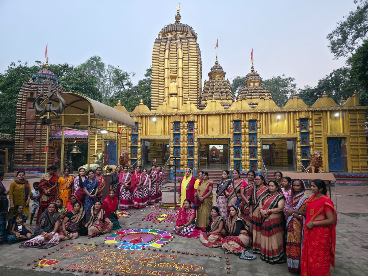 dm_jharsuguda's tweet photo. ଝାରସୁଗୁଡାର ଆରାଧ୍ୟ ଦେବ ବାବା ଝାଡେଶ୍ୱରଙ���କ ମନ୍ଦିର ପରିସରରେ ୨୦୦୦ "ଆଶୀର୍ବାଦ ର ଦୀପ" ପ୍ରଦାନ କରିବା  ସହିତ "ସେବା ସଂକଳ୍ପ ଅଭିଯାନ" ର ଶୁଭାରମ୍ଭ।

@Culturedeptt
@CMO_Odisha @IPR_Odisha @WCDOdisha

#SevaSankalpAbhiyan #Jharsuguda #Odisha
#AshirwadKaDiya
#25YearsOfSeva
#HappyBdayPMModi https://t.co/9LmhqqHiw5