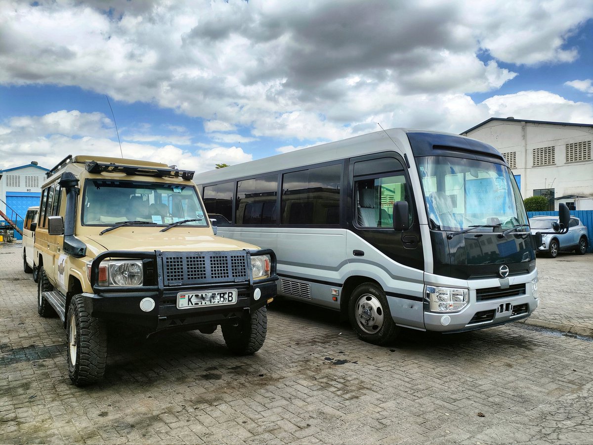 zollz's tweet photo. Watu mnaenda hiking weekend ama ma Safari, corporate staff transport, airport transfers etc mkujie magari https://t.co/IxKMfx7Y48