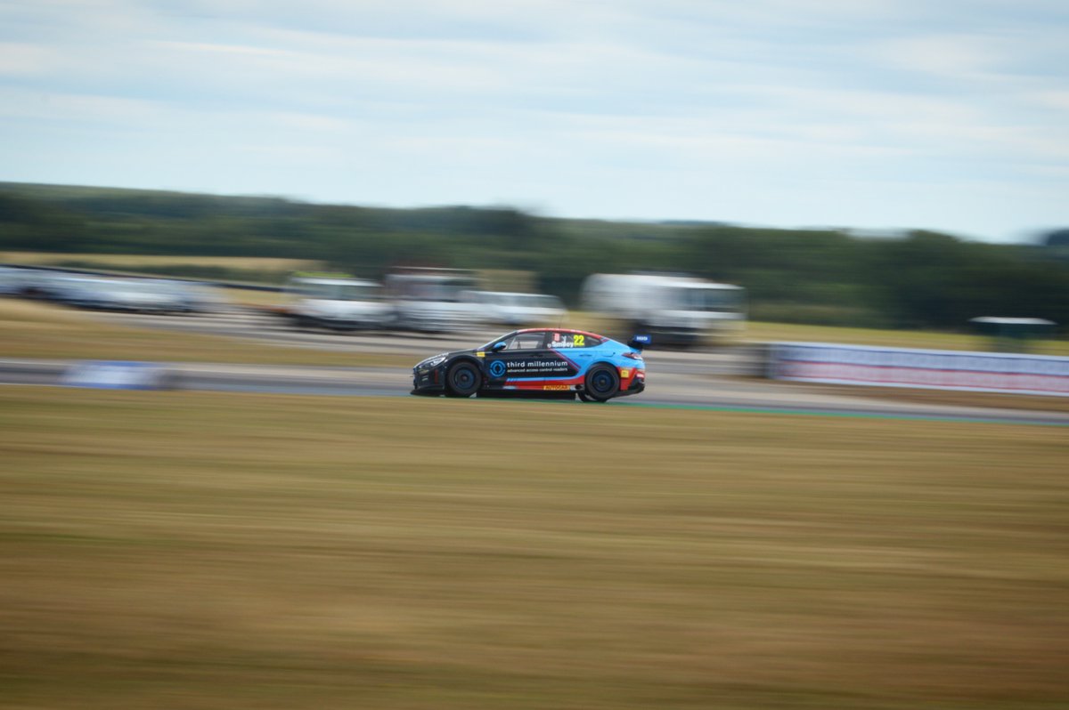 LutherMore0x's tweet photo. Chris Smiley hopping over the Thruxton kerbs in race 2 of round 5 of the 2026 BTCC championship. I’ve surpassed 400 followers—thank you all for your support. https://t.co/9uBxFaniiG