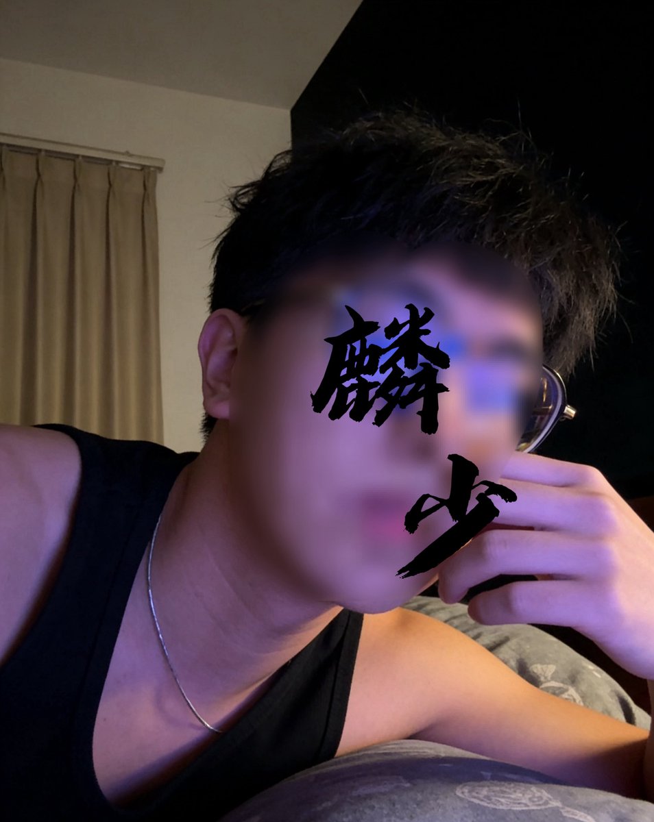 LinshaoDom's tweet photo. 昨晚，又有一只小狗主动找上门来。

聊下来不难看出，他并不是一时兴起。
凌晨两点，第一组九宫格已经按要求完成。

今天白天还在学校时，正式认主。

211双一流在读研究生，
白天是规整体面的乖学生；
私下却是一只偏爱把白袜穿到发黄、迷恋旧痕与气味的小贱狗。

#BDSM #DomSub  #男男 #狗奴 #袜控 https://t.co/qCEoaUpewy