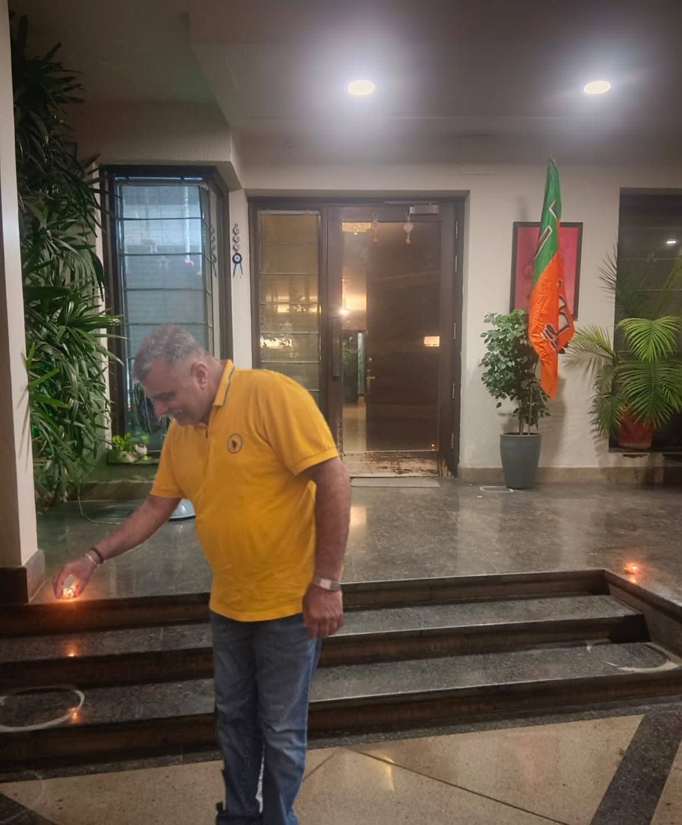 SanjiivMehtaBJP's tweet photo. One lamp for our beloved PM Sh Narendra Modi Ji, we wish him a very Happy Birthday and pray for his good health. Keep inspiring and showing us the right path.
#HappyBirthdayModi #NarendraModi #ModiJi #PMModi https://t.co/vA7uYLGlU5
