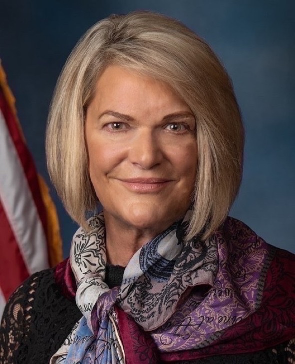 DustyBC's tweet photo. 🚨𝗝𝗨𝗦𝗧 𝗜𝗡: 🇺🇸 Senator Cynthia Lummis says

“Democrats wanted the SEC and CFTC to be formally empowered with rulemaking authority to fight insider trading in digital assets. The Clarity Act delivers it. Democrats voted no anyway.” https://t.co/5t3v0VeI0m