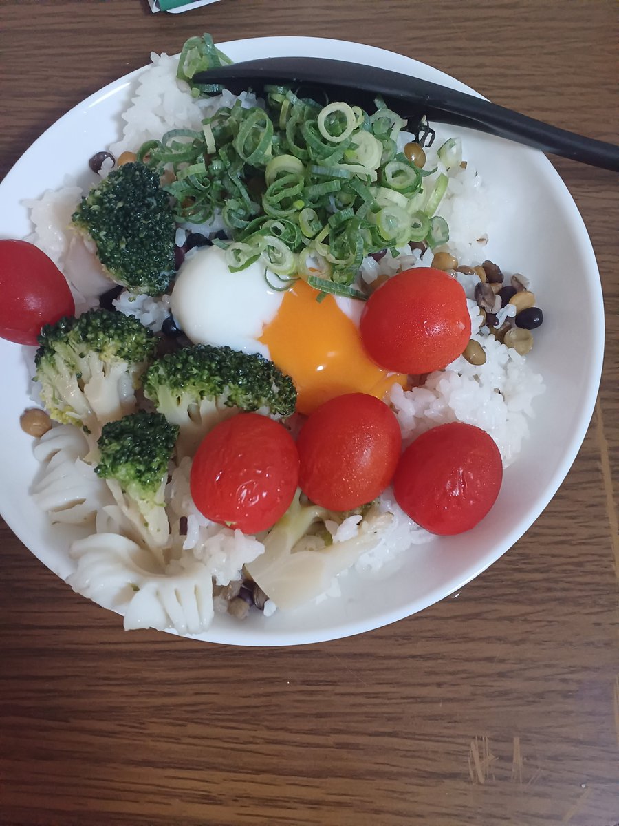 KIOHITOMI's tweet photo. 猫の額程の初キッチン(笑)

作業出来る場所が無いから
し最初は
雑穀ライスサラダにした☺️
全然食欲沸かなくて焦った😵💦

キッチン部分から部屋に入る前に一段下がっているから、落とさないようにしよ💦
#片手クッキング
#片麻痺暮らし
#初キッチン https://t.co/9ndpt0dMi1