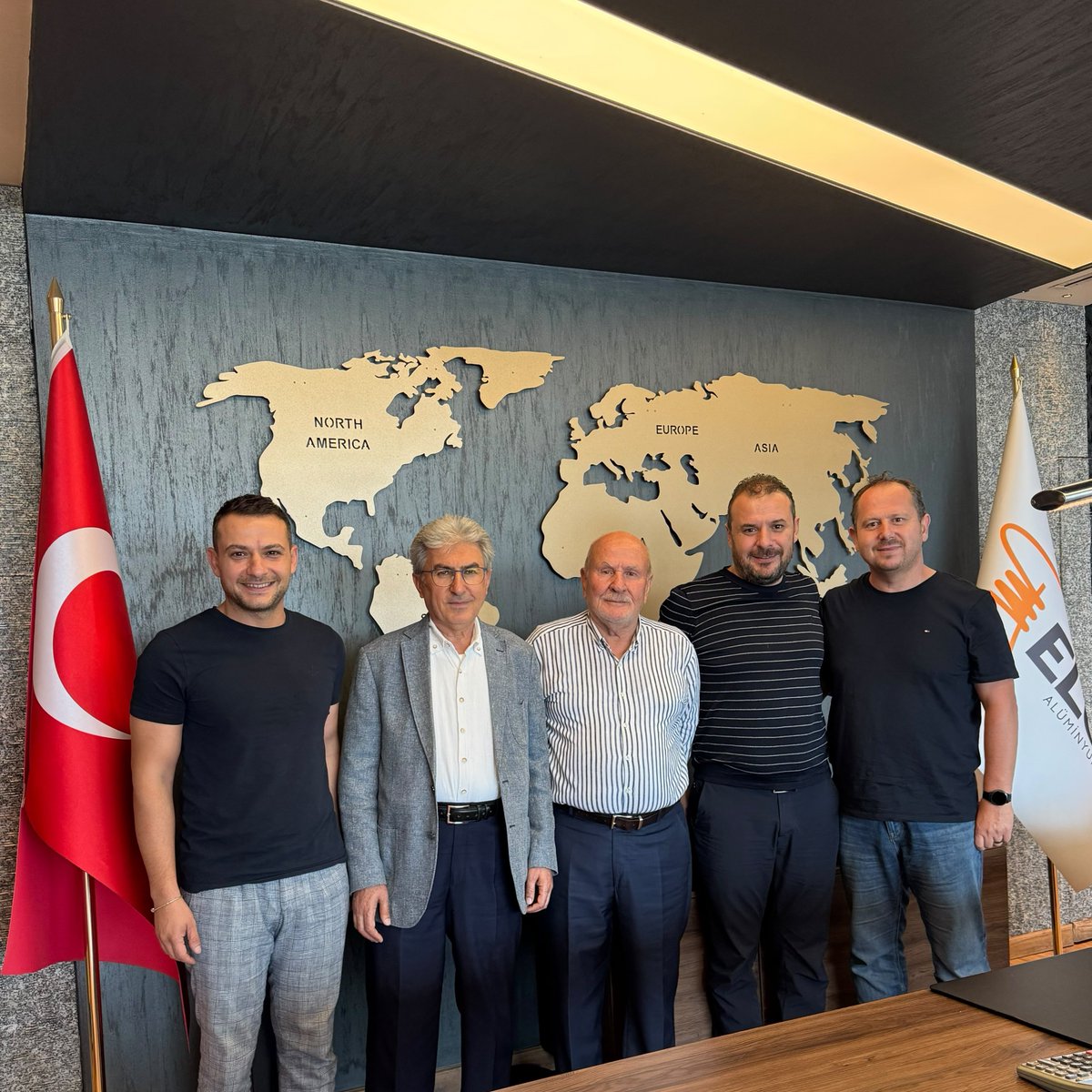 Elcaluminium's tweet photo. ELC Alüminyum yönetim kadrosunu güçlendiriyor.

Şahin NURSAÇAN, Genel Müdür; Dr. Gökmen KARA ise Chief Commercial Officer (CCO) olarak görevlerine başladı.

Kendilerine hoş geldiniz diyor, yeni görevlerinde başarılar diliyoruz. https://t.co/V9XQRKCMoH