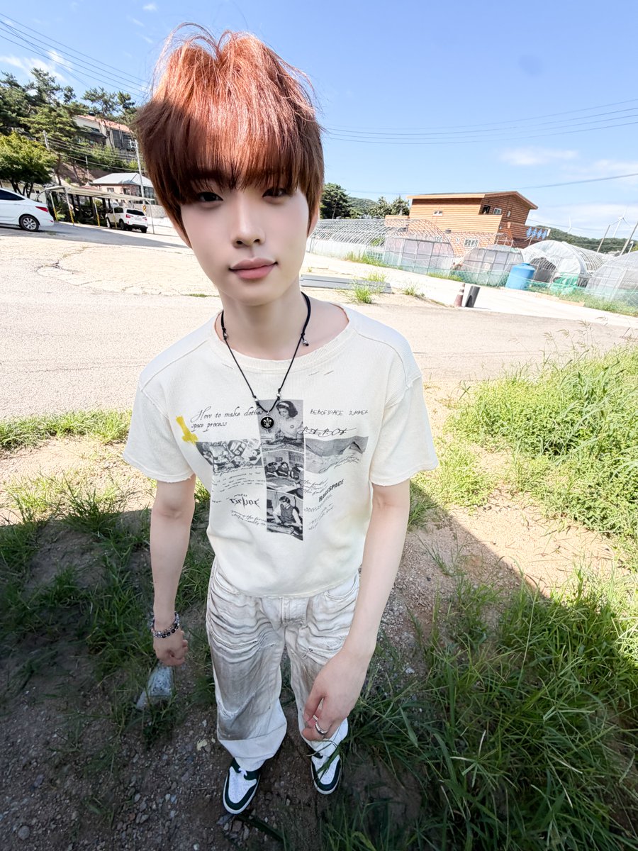 TIOT_NOW's tweet photo. [#예찬]   
태양을 피하는 방법…☀️

#TIOT #티아이오티 
#신예찬 #SHINYECHAN https://t.co/7Z43onCXtP
