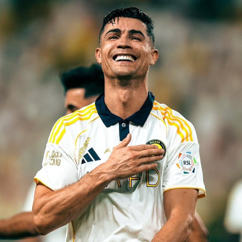 saeedalhelal's tweet photo. عزيزي النصراوي هل تخيلت ذلك يوما ولو مرة واحدة،.. ان رونالدو سيكون من ضمن ملاك نادي النصر العظيم 🙏💛💙 https://t.co/TudKB2opeC