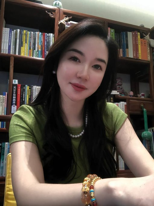 FreemanCly33620's tweet photo. 本人90后，中学老师，无不良嗜好。性格温和，思想开放，有一些小众爱好。真心希望在这里遇到一个聊得来的搭子 https://t.co/FSFPFv0sGv