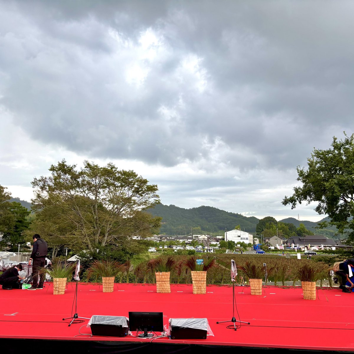 aikawa_pride's tweet photo. 赤米フェスタ2026🌾
9/13（日）
【岡山･総社】備中国分寺南広場
出演順：hitomi、miwa、MAX、相川七瀬

開場しすぐに雨が降り出しカッパ無しでは厳しい状況☔️

そんな中でもMAXと七瀬では総立ちで、
久しぶりのワッショイも仲間たちと固まって踊れたのは最高に楽しかった🎉

#相川七瀬
#AIKAWA_PRIDE https://t.co/NcNFAL61oM