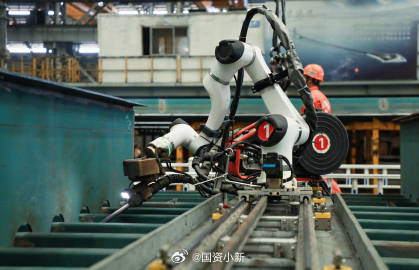 PDChina's tweet photo. Smart welding robots are empowering the construction of the Zhangjinggao Yangtze River Bridge, the world’s largest-span suspension bridge under construction.  

Located in east China’s Jiangsu Province, the bridge will connect the cities of Suzhou, Taizhou and Nantong. With a 7,859-meter river-crossing section, it features a steel box girder suspension bridge structure with a main span of 2,300 meters. It is expected to be completed in 2028.