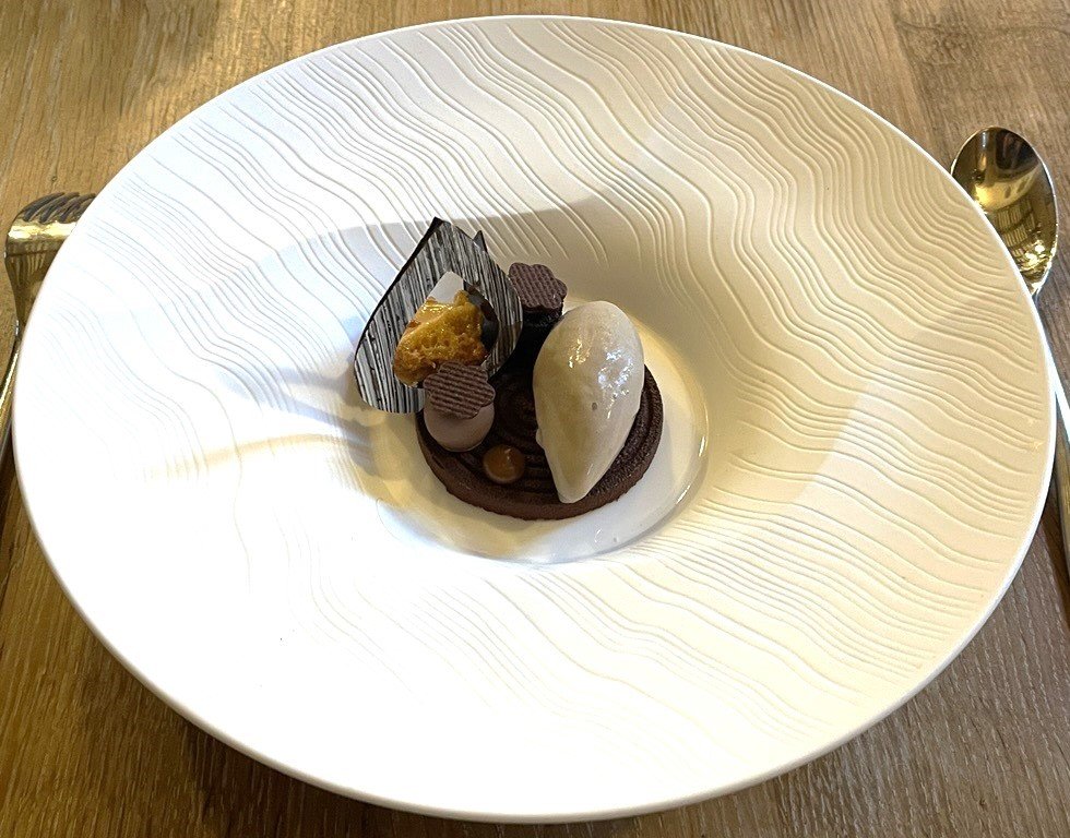 MichelinGuideUK's tweet photo. The dark chocolate was a fine way to end dinner at Cedar restaurant at Fawsley Hall
#Daventry #Northamptonshire
NEW:https://t.co/CHqcSE3Mwl https://t.co/Idr0mE928R
