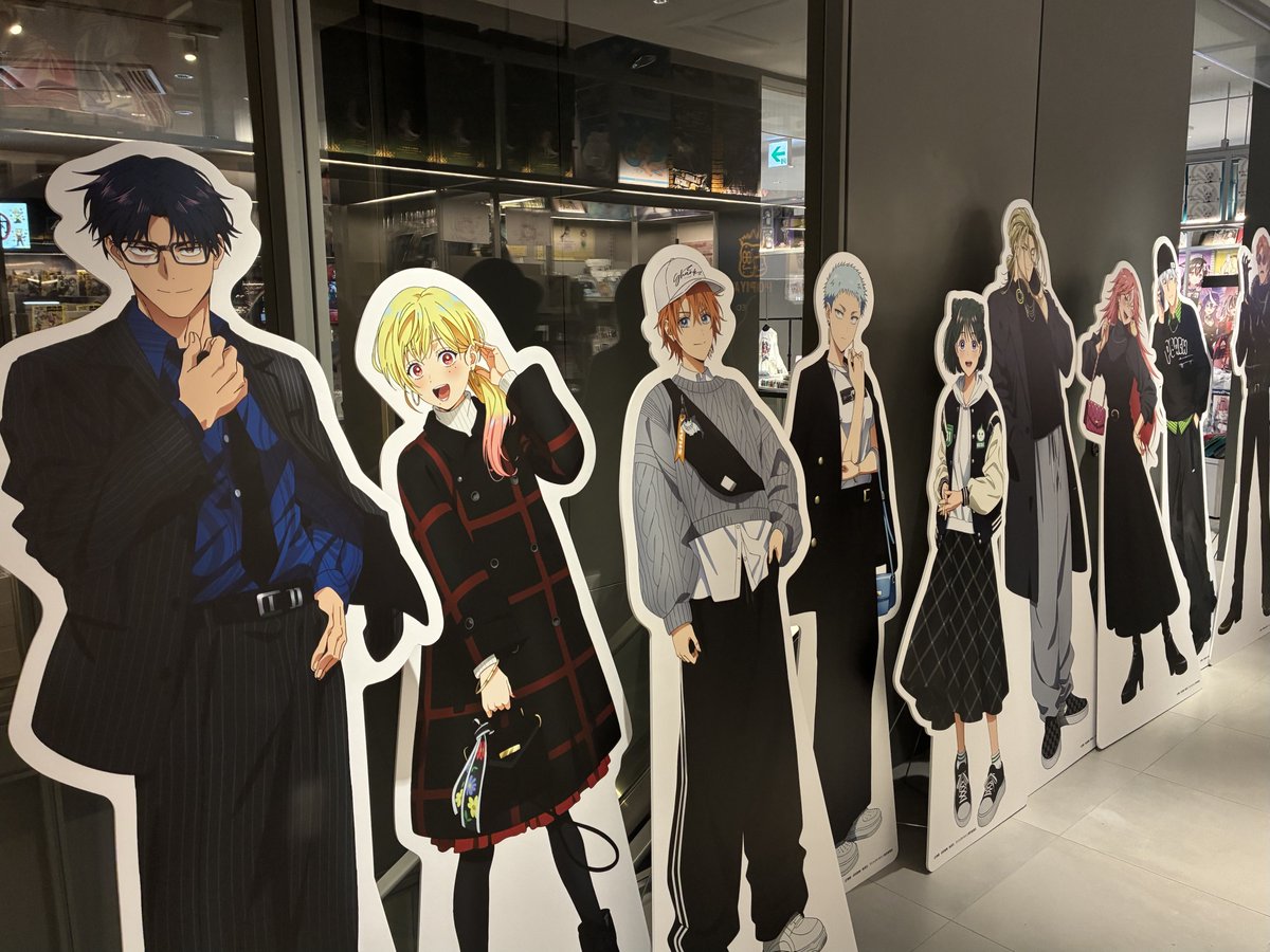 marritoxi_PR's tweet photo. ━━━━*＼本日から開催／*━━━━ 　　 　
　　　マリッジトキシン 　　　 　
　　POP UP SHOP　東京会場
━━━━━━━━━━━━━━━━━
「ブラックコーデ×アクセントカラー」衣装の新規描き下ろしイラストグッズを販売するPOP UP SHOPがSHIBUYA TSUTAYA IP書店で本日から開催！
そして、通販も受付中！

会場では描き下ろしイラストのスタンディパネルを皆様をお出迎え!
グッズのご購入と合わせてぜひお楽しみください!

▽POP UP SHOP詳細はこちら！
https://t.co/34U3nG92QJ

▽通販サイトはこちら！
A-on STORE：https://t.co/4pOejfPshc
アニメイト通販(受注生産商品のみ)：https://t.co/RvCmVqQUpP 

＃マリッジトキシン