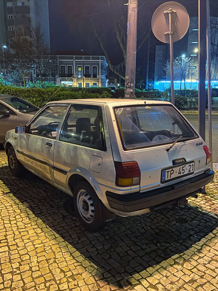 JorgeTranmsk's tweet photo. Here’s a Toyota Starlet P70 (MkIII), a reliable, economical supermini sold in Portugal from 1984 to 1989. This 1986 example has a 1. 0L 54hp 12-valve fuel-injected engine and was still in use last year. https://t.co/SybDifAxWG