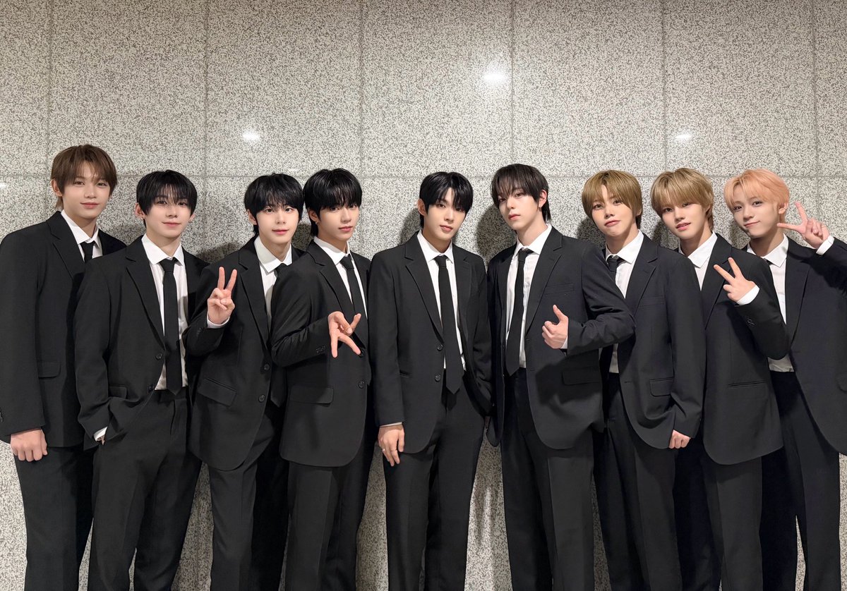 dailyahof's tweet photo. #AHOF #아홉 https://t.co/RxJiM8pWnr