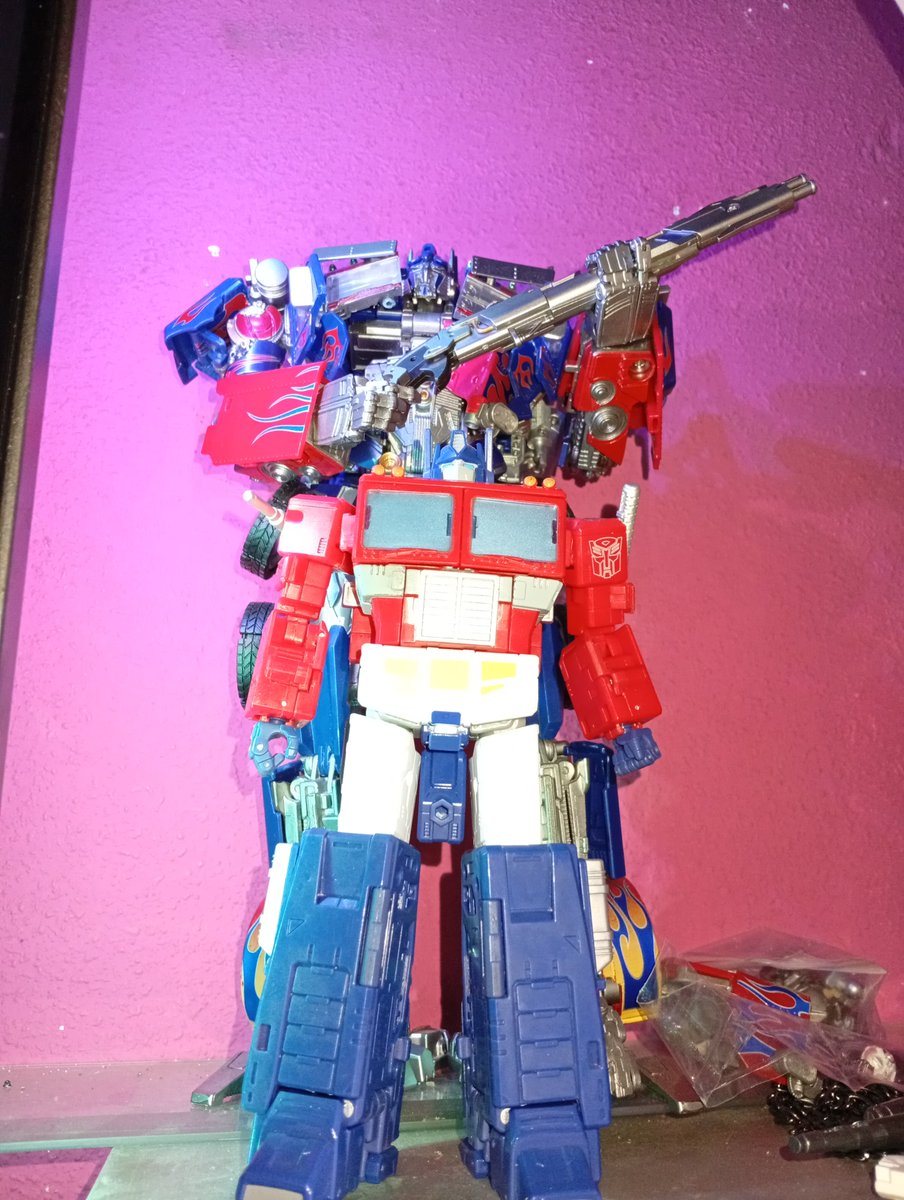 conejatoralmade's tweet photo. @hypekagex Mi colección de Transformers https://t.co/dUZ9Xta4Tt
