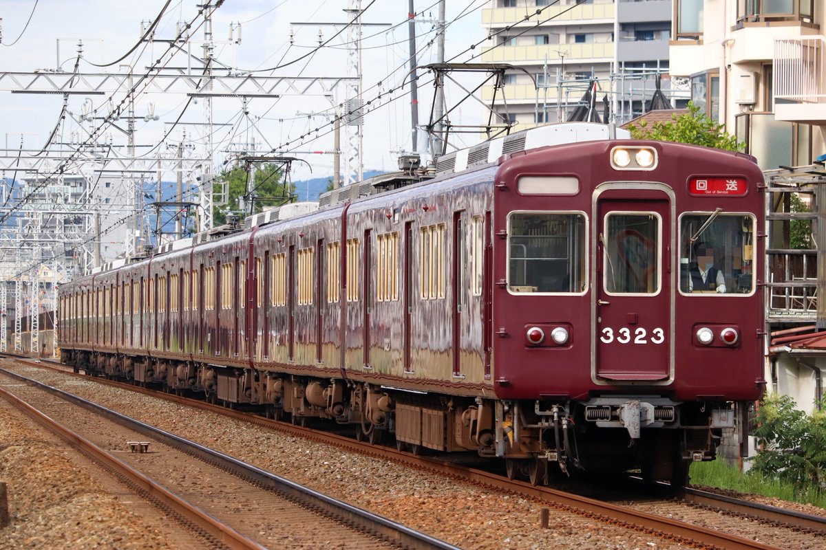 KinkiTrain's tweet photo. 2026.9.18
阪急3323f夕方出庫による回送
阪急3323f普通天下茶屋行き
富田ー総持寺駅間、淡路ー柴島駅間にて
8連になりましたね！！ https://t.co/S5uoHJDlFB