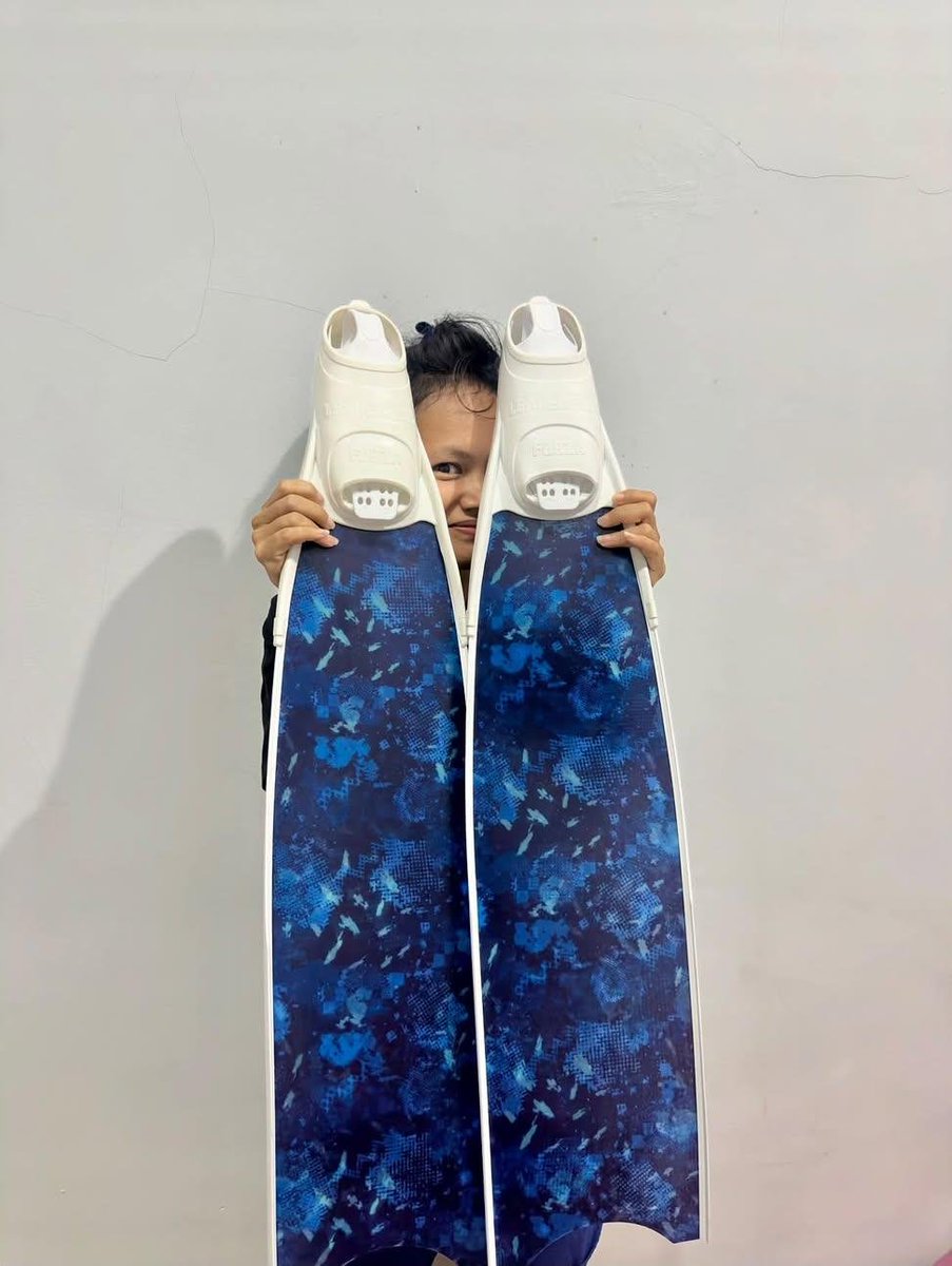 lisdwisa's tweet photo. 3 tahun dengan short fins dan sudah terbiasa, sekarang beralih ke long fons 🧜🏻‍♀️ https://t.co/4JuT2OPgIi