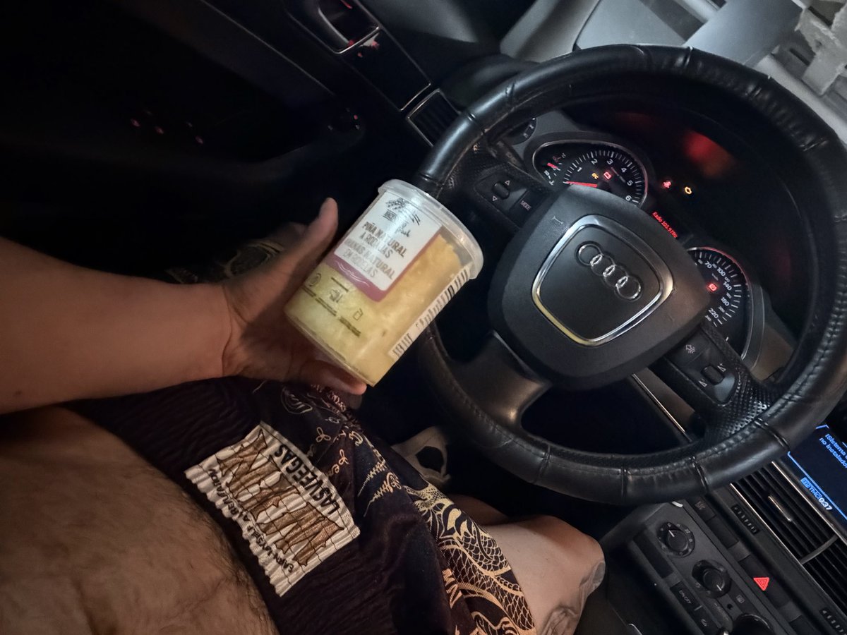 CarlosGlt2's tweet photo. Sabéis para que sirve la piña ?? https://t.co/qTW6DJLCyp
