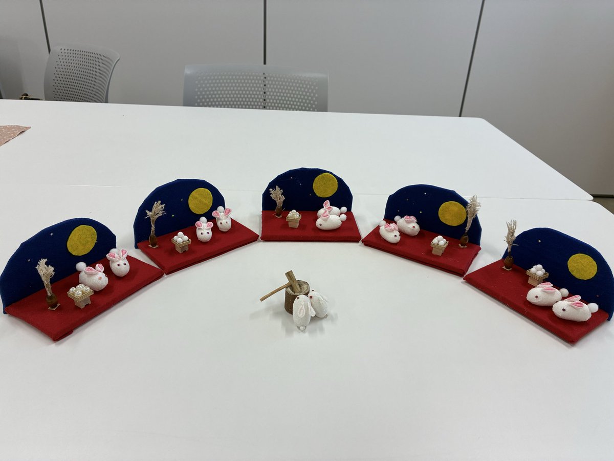 natchy60848332's tweet photo. ＃新婦人に入ろう
＃小物づくり小組
＃9月の作品
＃中秋の名月🌕🐇
なんか癒されるぅ〜
市民センターのスタッフさんが集まって「か〜わいい💕👍✨」だって😊 https://t.co/aSWNBFVr29
