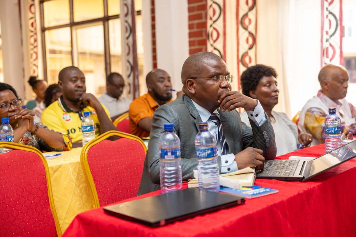 capesplu's tweet photo. 📢 *CAPES+ CONTRIBUE À L’ATELIER NATIONAL D’ÉCHANGES SUR LA LOI PORTANT PROTECTION DES PVVIH AU BURUNDI*
🇧🇮 **Renforcer la protection des droits des personnes vivant avec le VIH : un engagement collectif pour un Burundi plus juste et inclusif. #CAPESPlus #CCDPPlus #SafeLaw #ANSS- https://t.co/Do9hw2oyKB