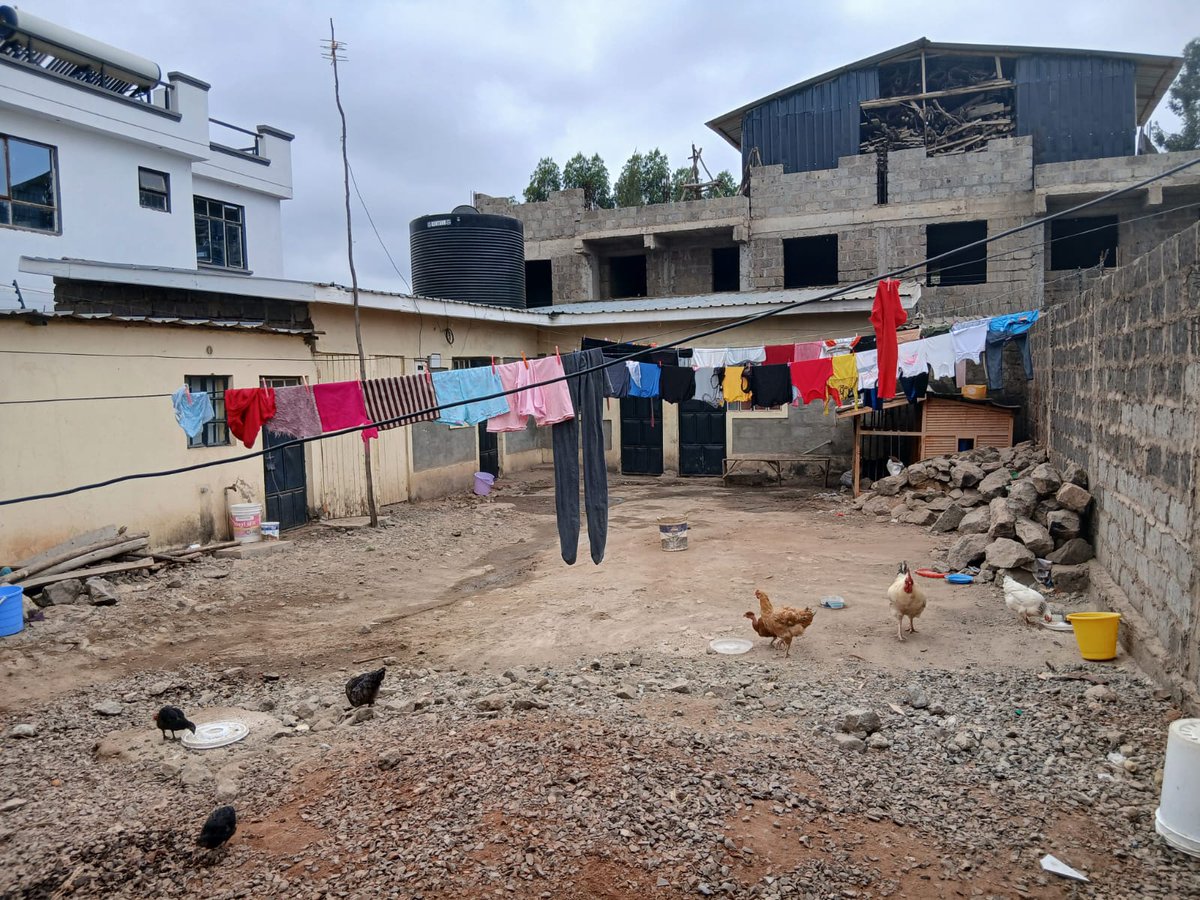dannydantel's tweet photo. 50/100 plot in Ruiru Kamakis-Vision Park. 
It has It has 5 rental units
Well built 20 Dog Kennels Project.
Water, electricity and a bio digester waste system.
Tarmac Road.
Flat roof houses on either side neighbouring it on either side.
Asking price Kshs 4M and Title is Freehold. https://t.co/ci917Uq7MY