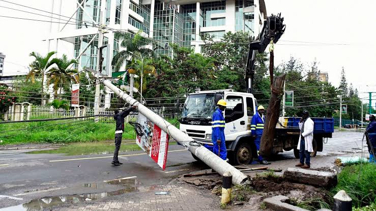 Truthfmkenya's tweet photo. KPLC to Clear Trees to Prevent outage During El-Nino Rains.    https://t.co/P561h3Q108 https://t.co/SDrchZ2wIh