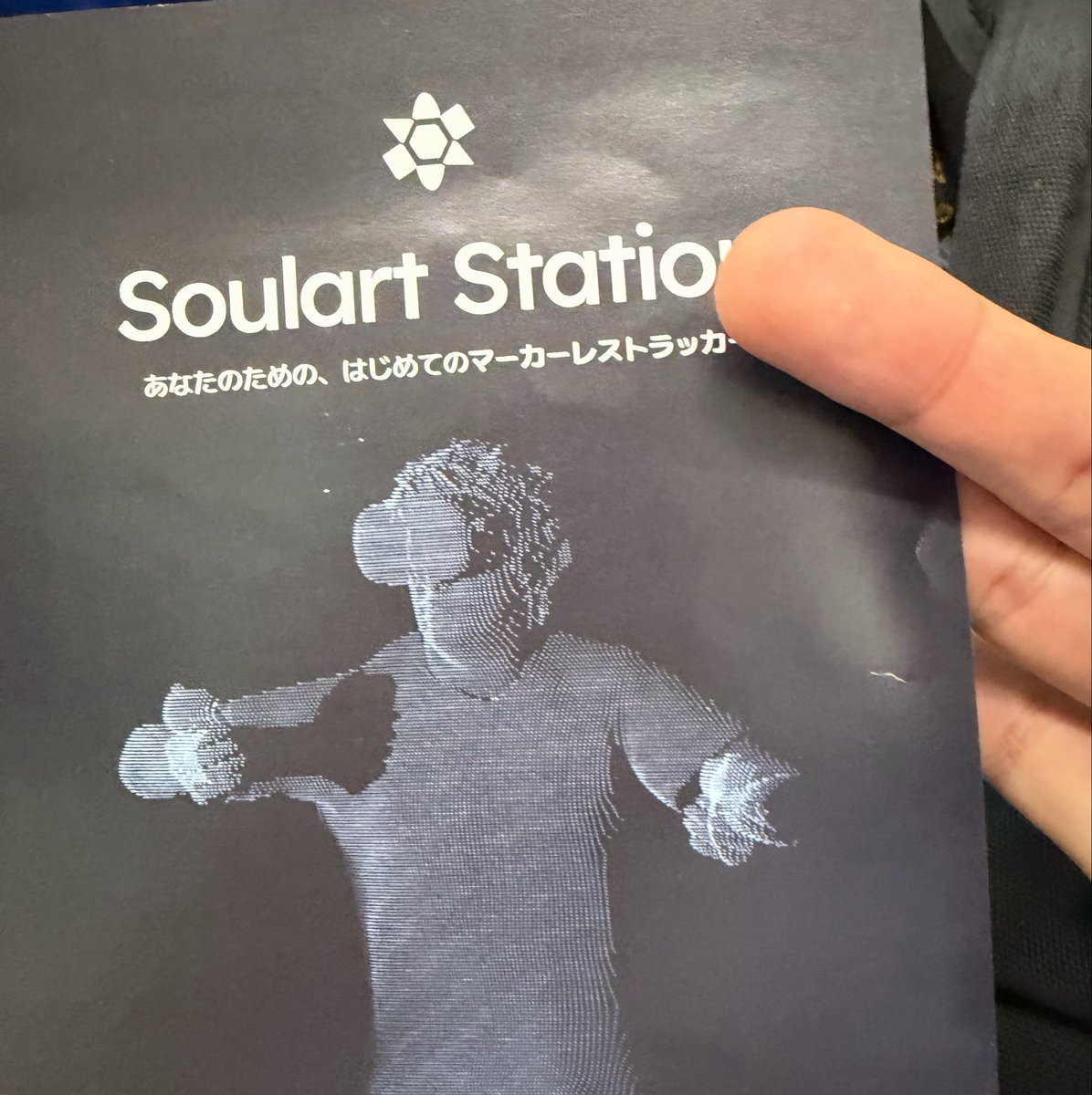 fleabane_haru's tweet photo. Soulart station見てきた。

・カメラ式のトラッカー不要のフルトラ
・1-2台でも動く。おすすめは3-4台。会場のデモは精度マシマシで8台
・マジで綺麗に動く。変な姿勢でも飛ばないし、足首の動きまでとれたのは驚いた…
・1台350ドル（56000円）。3台で17万か… https://t.co/2kb2iJwUTu