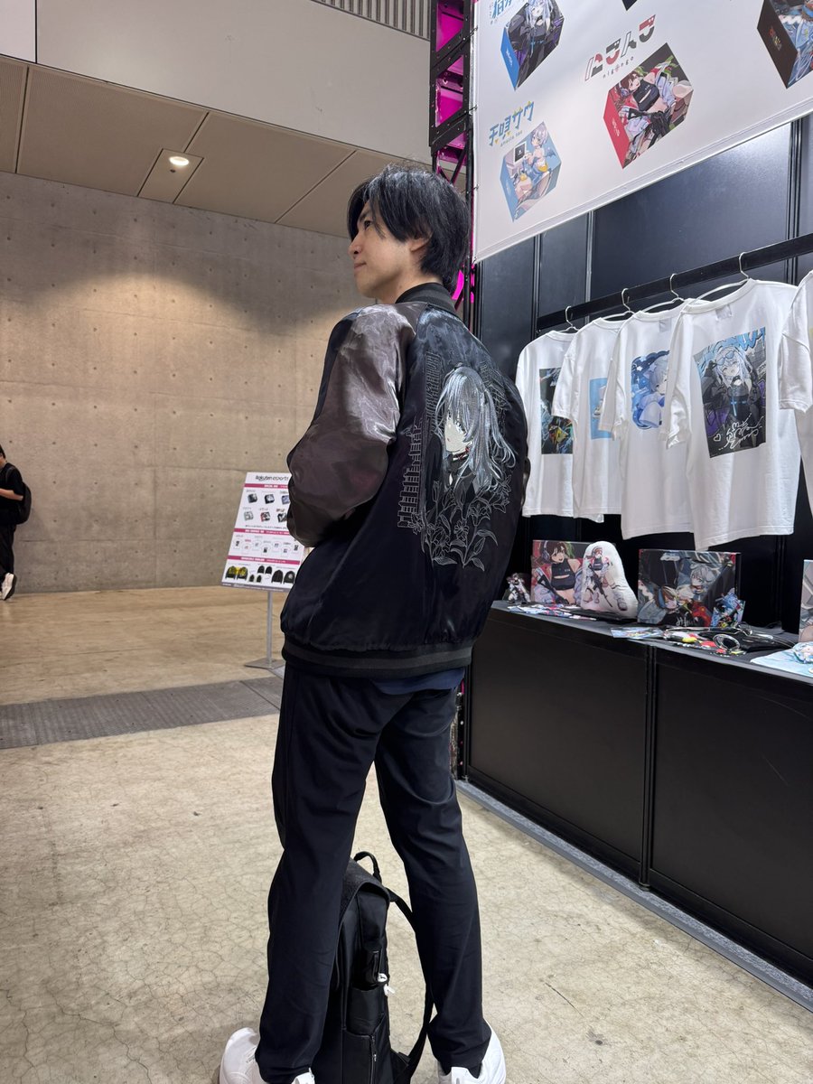 yukishiro3's tweet photo. とろちゃんのスカジャン着ました。
裏返しても素敵。かわいいのにオシャレ！
ぜひ現品を見に来てね。 https://t.co/sZkIJueM0i